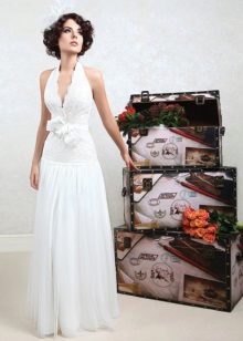 Svadobné šaty s nízkym výstrihom z kolekcie Flower extravaganza
