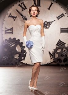 Gaun pengantin dari Koleksi Pengantin 2014 pendek dengan kain tirai