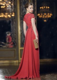 Elegante vestido rojo de noche