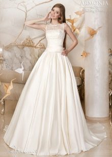 A magnificent wedding dress from the Breath of Spring collection