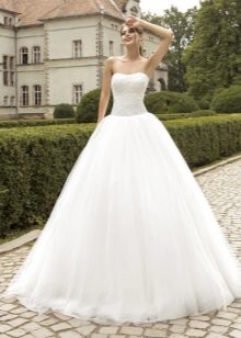 Gaun pengantin yang berlapis-lapis