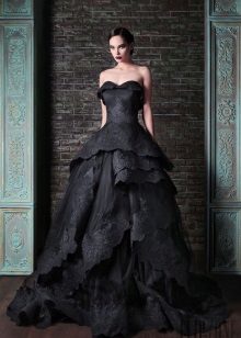 Černé krajkové nafouklé svatební šaty