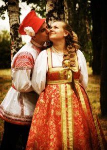 Russische folk trouwjurk