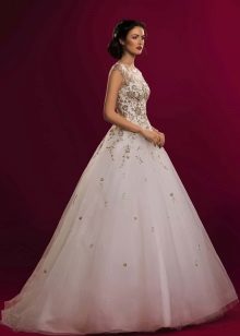 Сватбена рокля от Наталия Романова с бродерия