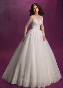 A magnificent wedding dress from Romanova