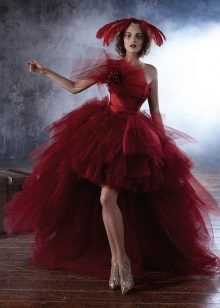 Raudona trumpa vestuvinė suknelė su pilnu sijonu