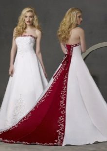 Váy cưới với tàu đỏ