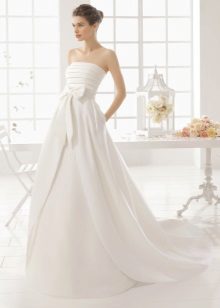 A-line svadobné šaty s vláčikom a mašľou