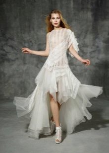 Gaun pengantin pendek depan panjang kembali dengan lengan baju