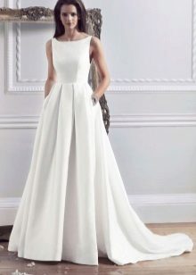 Елегантна а-линия сватбена рокля