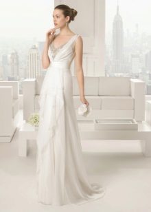 Gaun pengantin yang elegan dengan garis leher