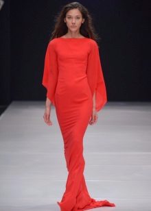 Rochie roșie de seară de la Valentin Yudashkin