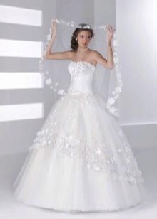Un vestido de novia de la colección Silver de Hadassah magnífico