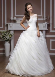 Ρομαντικό γαμήλιο φόρεμα με διαφανή φούστα