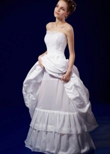 فستان زفاف مع قماش قطني على حلقات ناعمة
