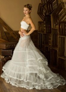 Mesh ruffle crinoline