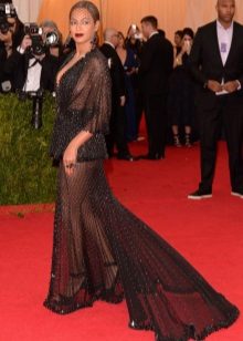 Candid Beyonce vlak večerné šaty