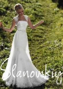 Brautkleid mit Perlen von Slanowski verziert