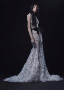 Vestuvinė suknelė iš „Vera Wong 2016“ ant grindų