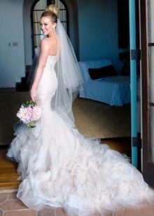 هيلاري داف في فستان الزفاف فيرا وونغ