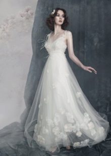 graži balta vestuvinė suknelė