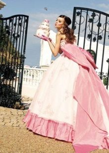 Rochie de mireasa roz si alb