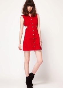 Raudona džinsinio audinio suknelė