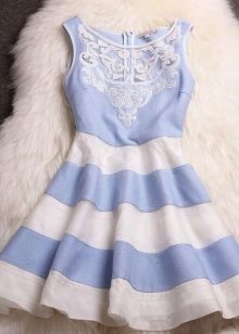 Vestido azul e branco