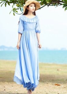Długa niebieska sukienka