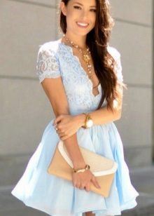 Blå delikat kort kjole