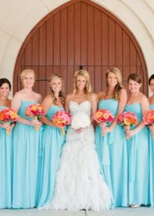 Gaun pengiring pengantin biru