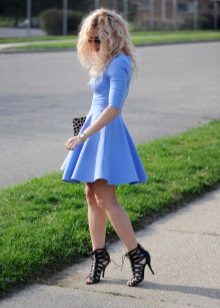 плава хаљина са рукавима