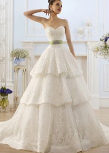 Vestuvinė suknelė su kontrasto diržu
