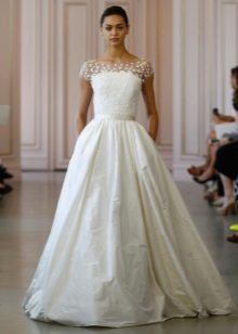 Класическа сватбена рокля с перли