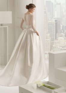 فستان زفاف كلاسيكي بدون ظهر