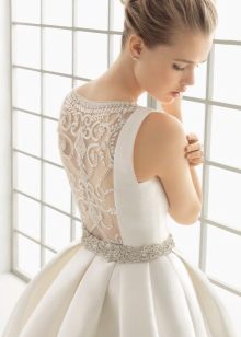 Gaun pengantin klasik dengan ilusi belakang tertutup