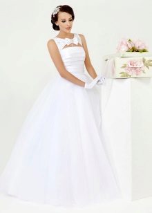 Kookla egyszerű fehér kivágott esküvői ruha