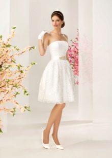 „Kookla“ atspindėta trumpa vestuvinė suknelė
