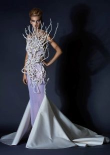 Фантазия на вечерна рокля Жан Луи Сабаджи с влак