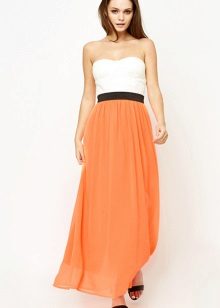 Оранжева рокля в комбинация с бяло