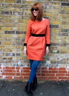 Blå med orange kjole