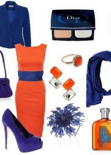 فستان برتقالي مع اكسسوارات زرقاء