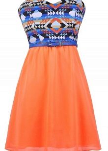 Плава са наранџастом хаљином