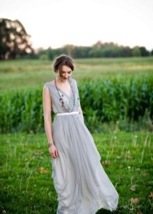 Pilkos spalvos šilko suknelė