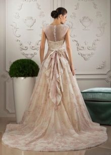 Svatební šaty od Tanya Grieg s mašlí