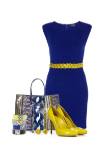 Geltoni batai tamsiai mėlynos spalvos suknelei