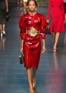 Vestido de noite de couro vermelho por Dolce & Gabbana