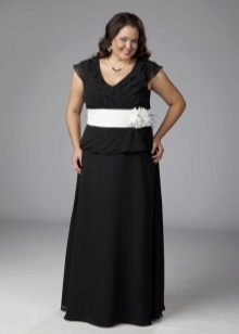Μαύρο μακρύ φόρεμα με λευκή ζώνη για πλήρη