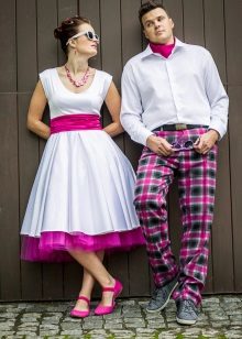 Bröllopsklänning med en färgad petticoat