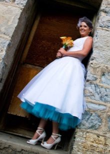 Γαμήλιο φόρεμα με μπλε μπροστινό μέρος